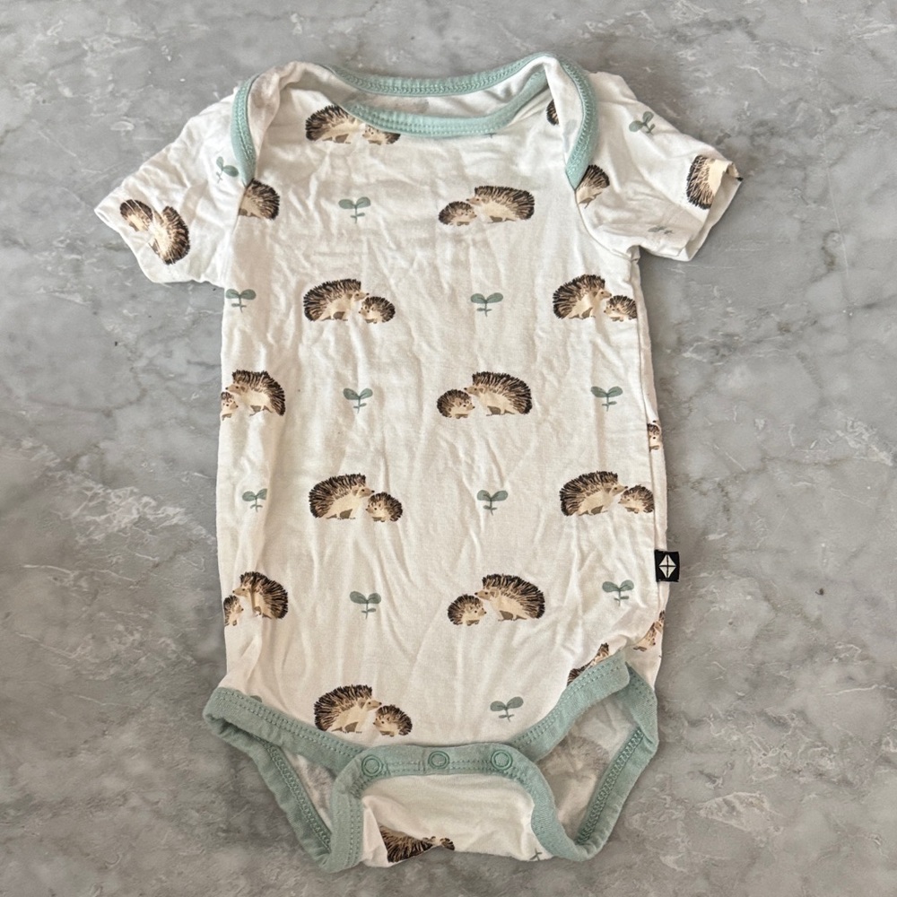 Kyte baby Hedgehog Print onesie 0-3 months